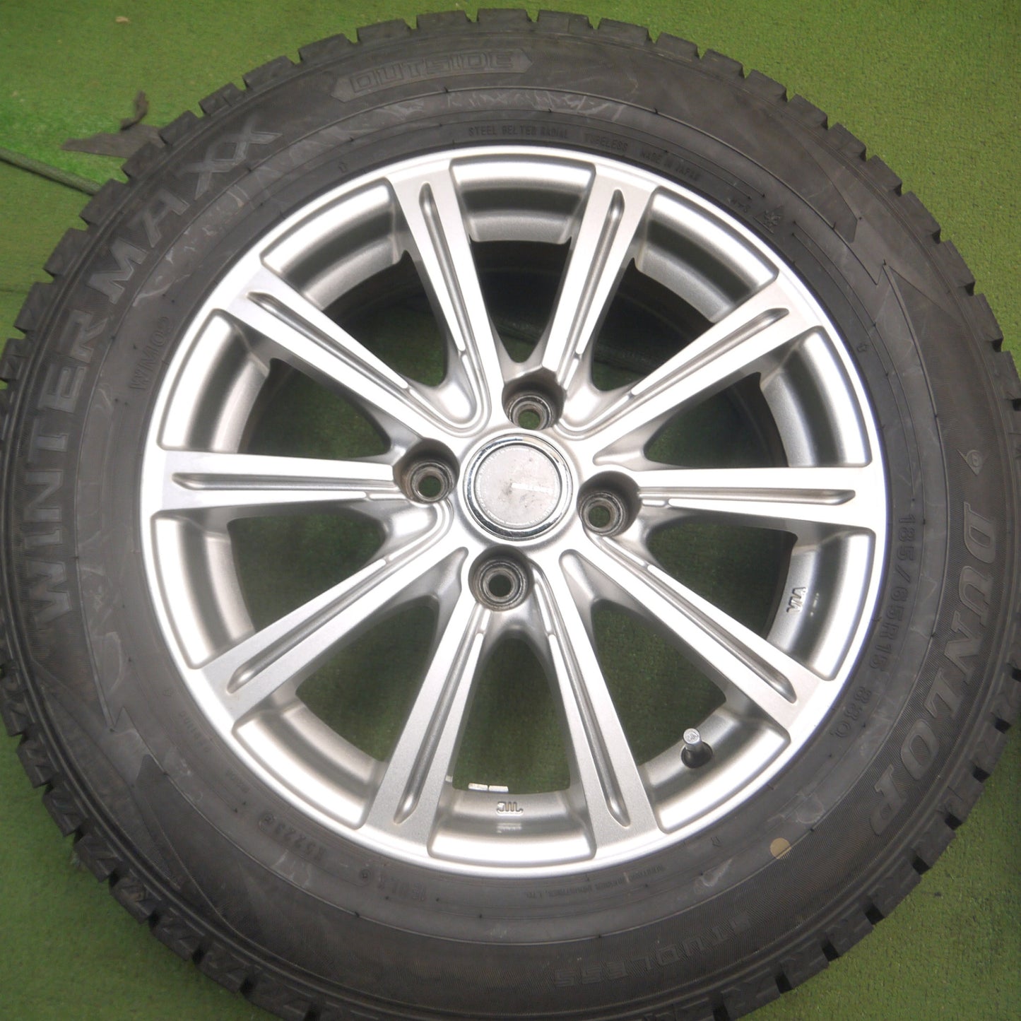 *送料無料* バリ溝！23年！キレイ！ほぼ10分★スタッドレス 185/65R15 ダンロップ ウインターマックス WM02 MiLLOUS ミルアス PCD100/4H★4072204Hス