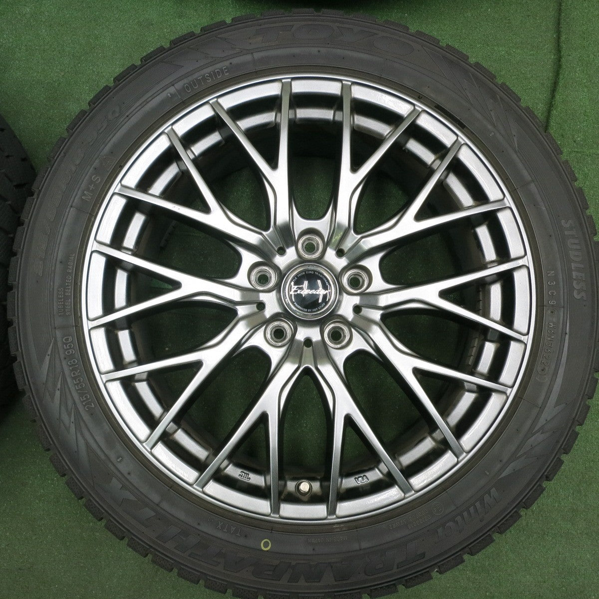 *送料無料* バリ溝！22年！キレイ！9.5分★スタッドレス 215/55R18 トーヨー ウインター トランパス TX Exceeder エクシーダー 18インチ PCD114.3/5H★4062904HAス