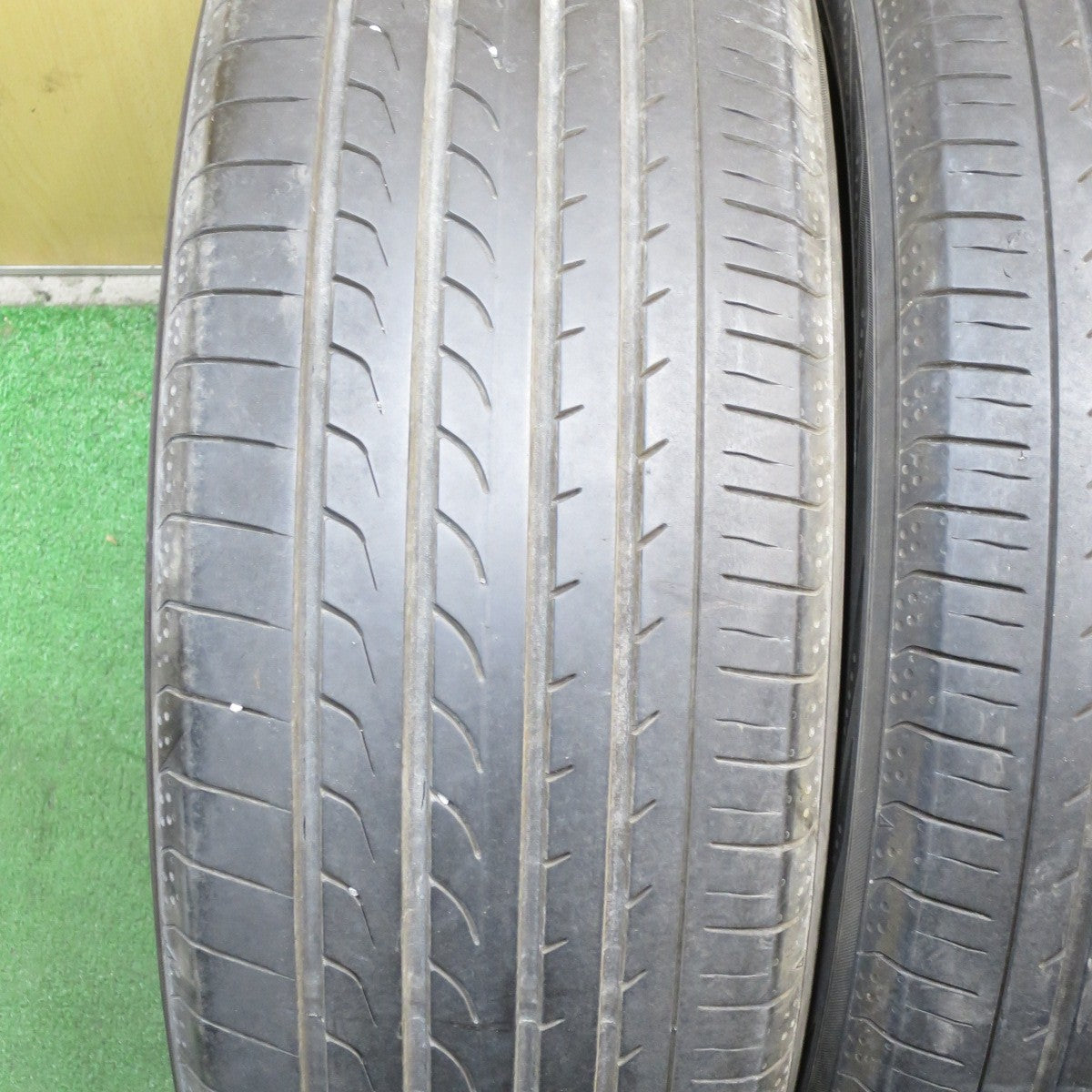 *送料無料* バリ溝！9.5分★225/55R18 ヨコハマ ブルーアース RV-02 タイヤ 18インチ デリカ エルグランド  等★4050606KKノタ