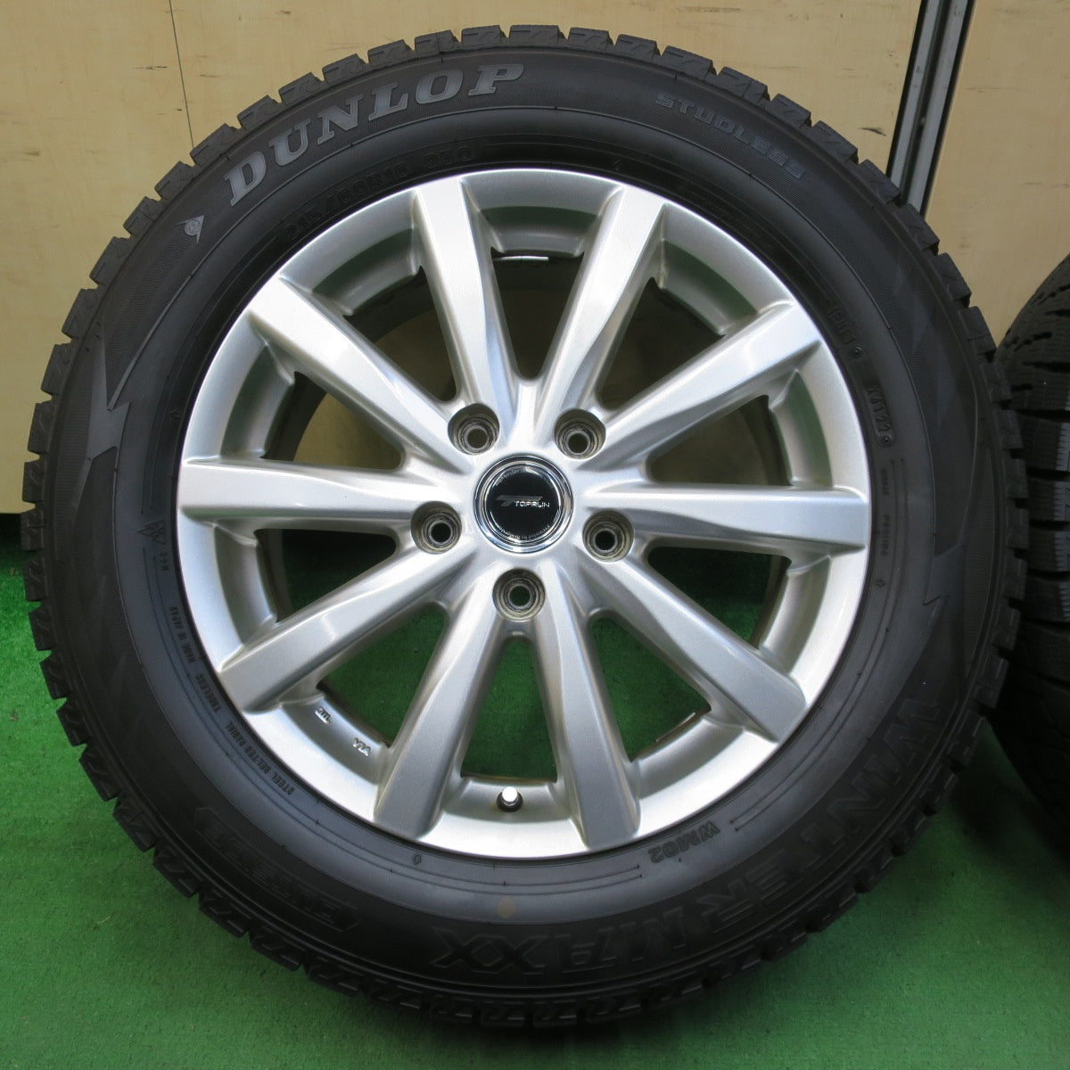 *送料無料* バリ溝！22年！キレイ！ほぼ10分★スタッドレス 215/60R16 ダンロップ ウインターマックス WM02 TOPRUN トップラン 16インチ PCD114.3/5H★4090803イス