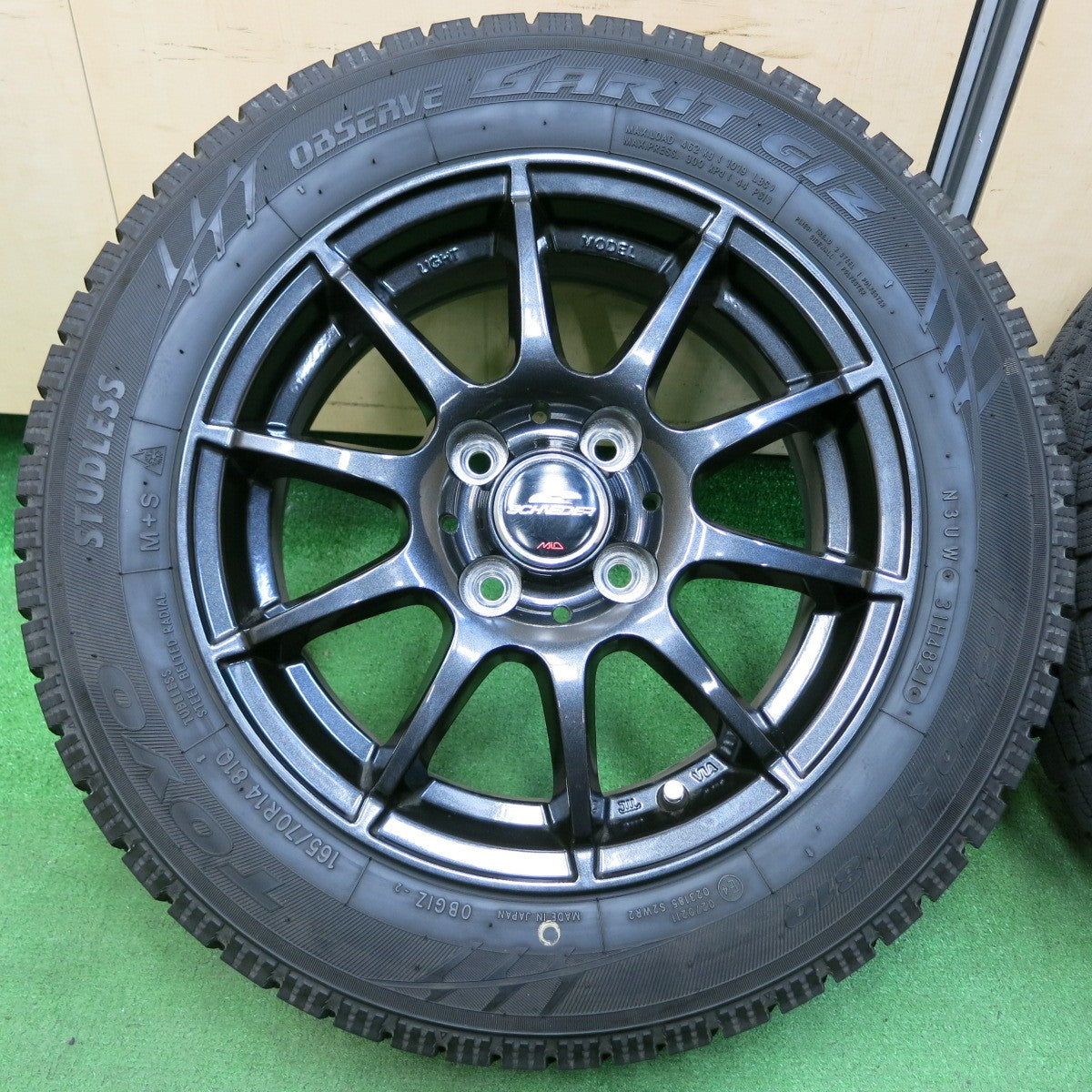 *送料無料* バリ溝！21年！キレイ！9.5分以上★スタッドレス 165/70R14 トーヨー オブザーブ ガリット GIZ SCHNEIDER MiD シュナイダー 14インチ PCD100/4H★4051108イス