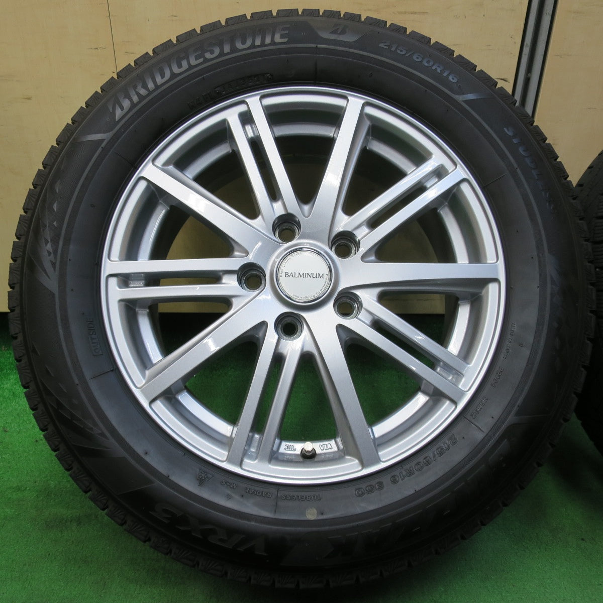 *送料無料* バリ溝！21年！キレイ！9.5分★スタッドレス 215/60R16 ブリヂストン ブリザック VRX3 BALMINUM バルミナ 16インチ PCD114.3/5H★4082701イス