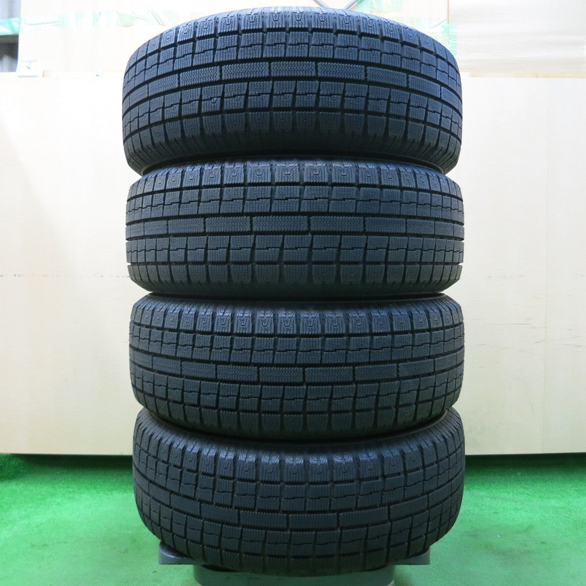 *送料無料* 超バリ溝！キレイ！ほぼ10分★スタッドレス 205/60R16 トーヨー ガリット G5 AXEL Three アクセル 16インチ PCD114.3/5H★4040204イス