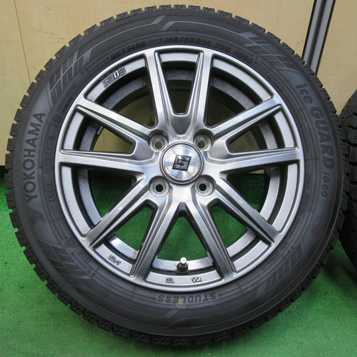 *送料無料* バリ溝！キレイ！ほぼ10分★スタッドレス 165/65R14 ヨコハマ アイスガード iG60 SEIN ザイン 14インチ PCD100/4H★4080603イス