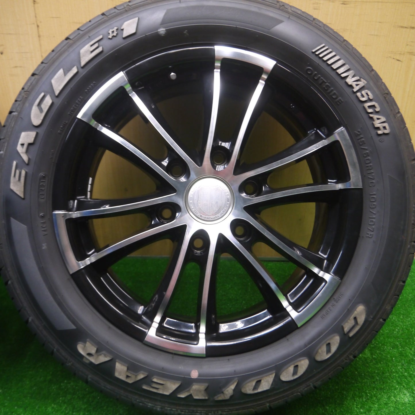 *送料無料* バリ溝！21年！キレイ！9分★ハイエース 等 PERFORMANCE 215/60R17 グッドイヤー イーグル#1 ナスカー ホワイトレター  PCD139.7/6H★4080506Hノ