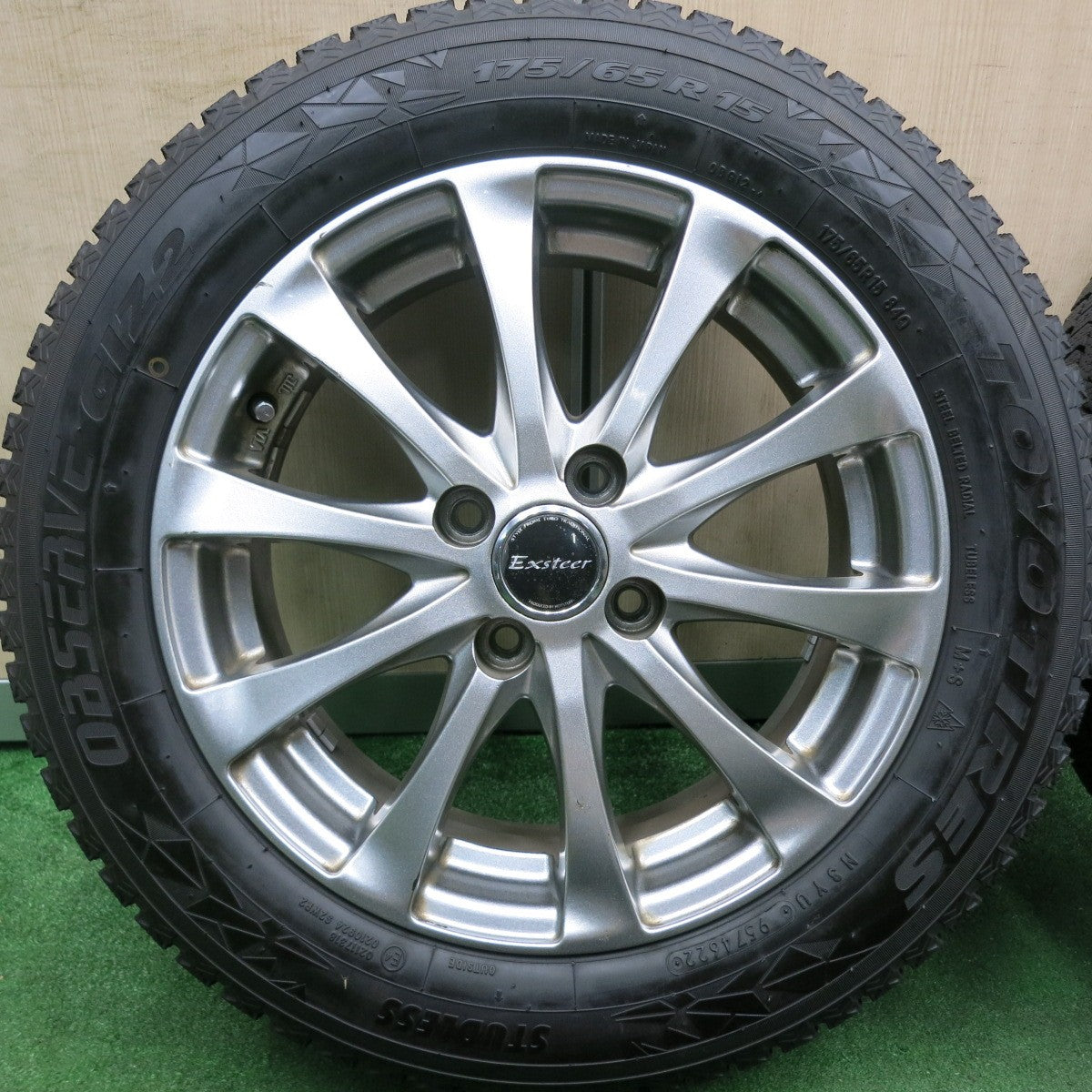 *送料無料* バリ溝！22年！ほぼ10分★スタッドレス 175/65R15 トーヨー オブザーブ GIZ2 Exsteer エクスター 15インチ PCD100/4H★4070203HAス