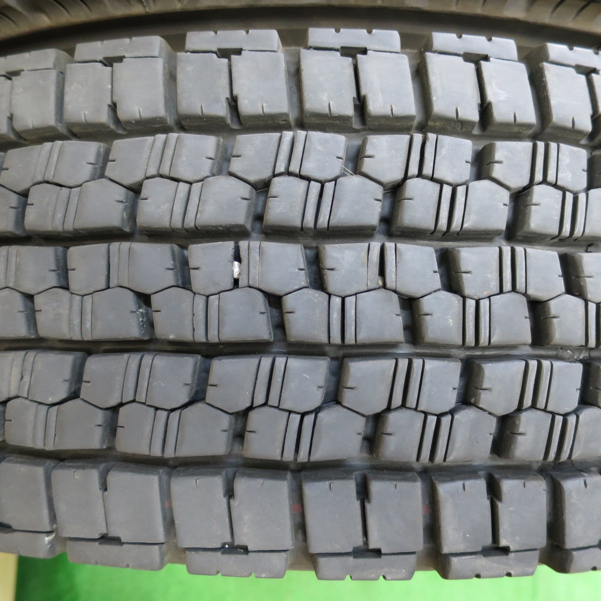 *送料無料* バリ溝！23年！9分★トラック タイヤ 225/80R17.5 123/122L スタッドレス ブリヂストン W999 17.5インチ★4060402イスタ