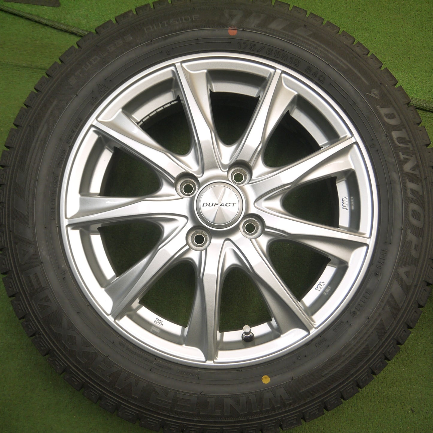 *送料無料* バリ溝！22年！キレイ！9.5分以上★スタッドレス 175/65R15 ダンロップ ウインターマックス03 DUFACT デュファクト 15インチ PCD100/4H★4040902Hス