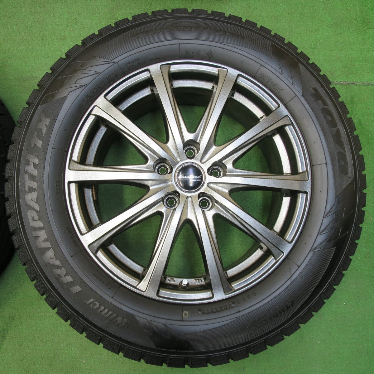 [送料無料] バリ溝！キレイ！9.5分以上★スタッドレス 225/65R17 トーヨー ウインター トランパス TX EuroSpeed MANARAY SPORT 17インチ PCD114.3/5H★4111501イス