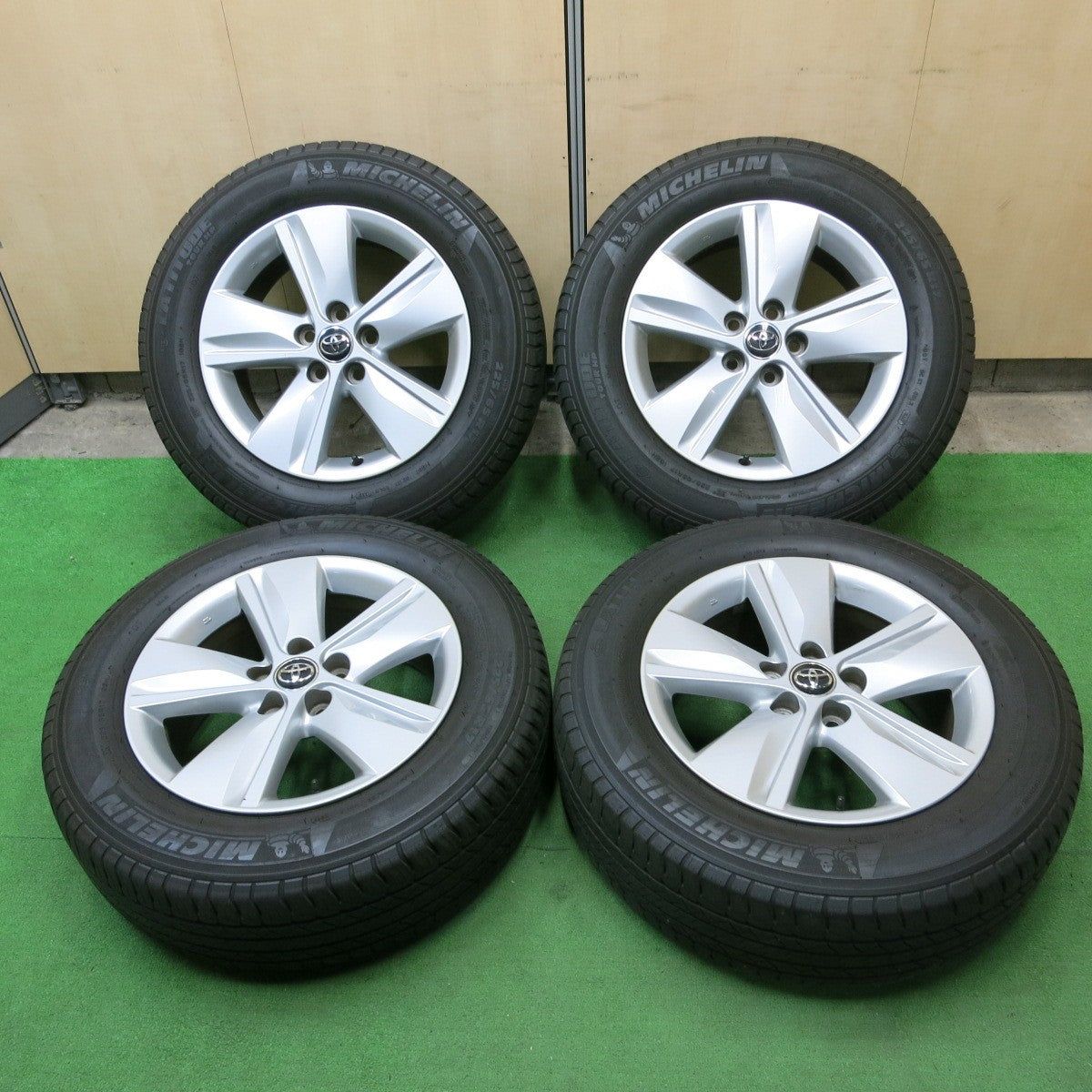 *送料無料* キレイ★トヨタ 60系 ハリアー 純正 225/65R17 ミシュラン LATITUDE TOUR HP 17インチ PCD114.3/5H★4062805ナノ