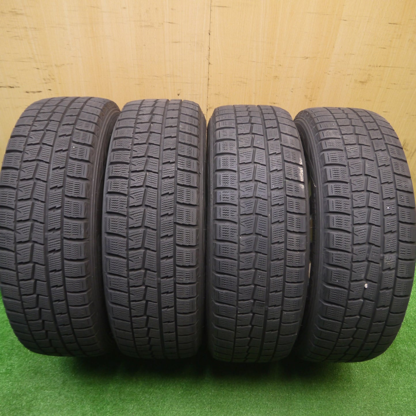 *送料無料* キレイ★プリウス等 195/65R15 スタッドレス ダンロップ ウインターマックス WM01 AXEL アクセル 15インチ PCD100/5H★4090604Hス