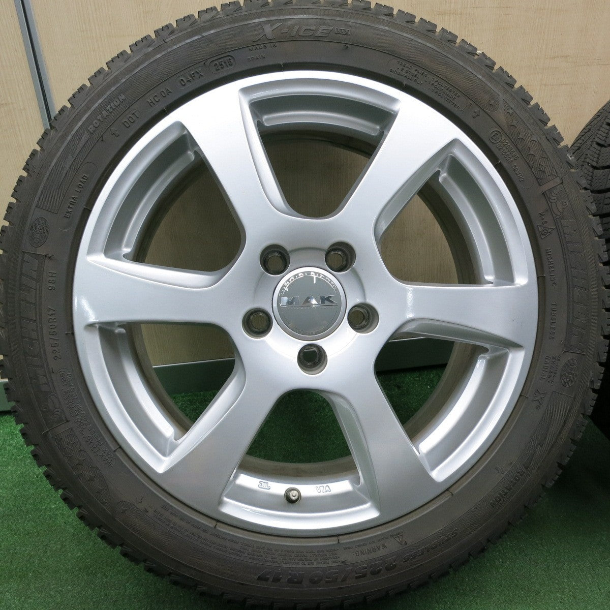 *送料無料* バリ溝！キレイ！9分★ベンツ 等 MAK VINCI 225/50R17 スタッドレス ミシュラン X-ICE XI3 17インチ PCD112/5H★4050604HAス