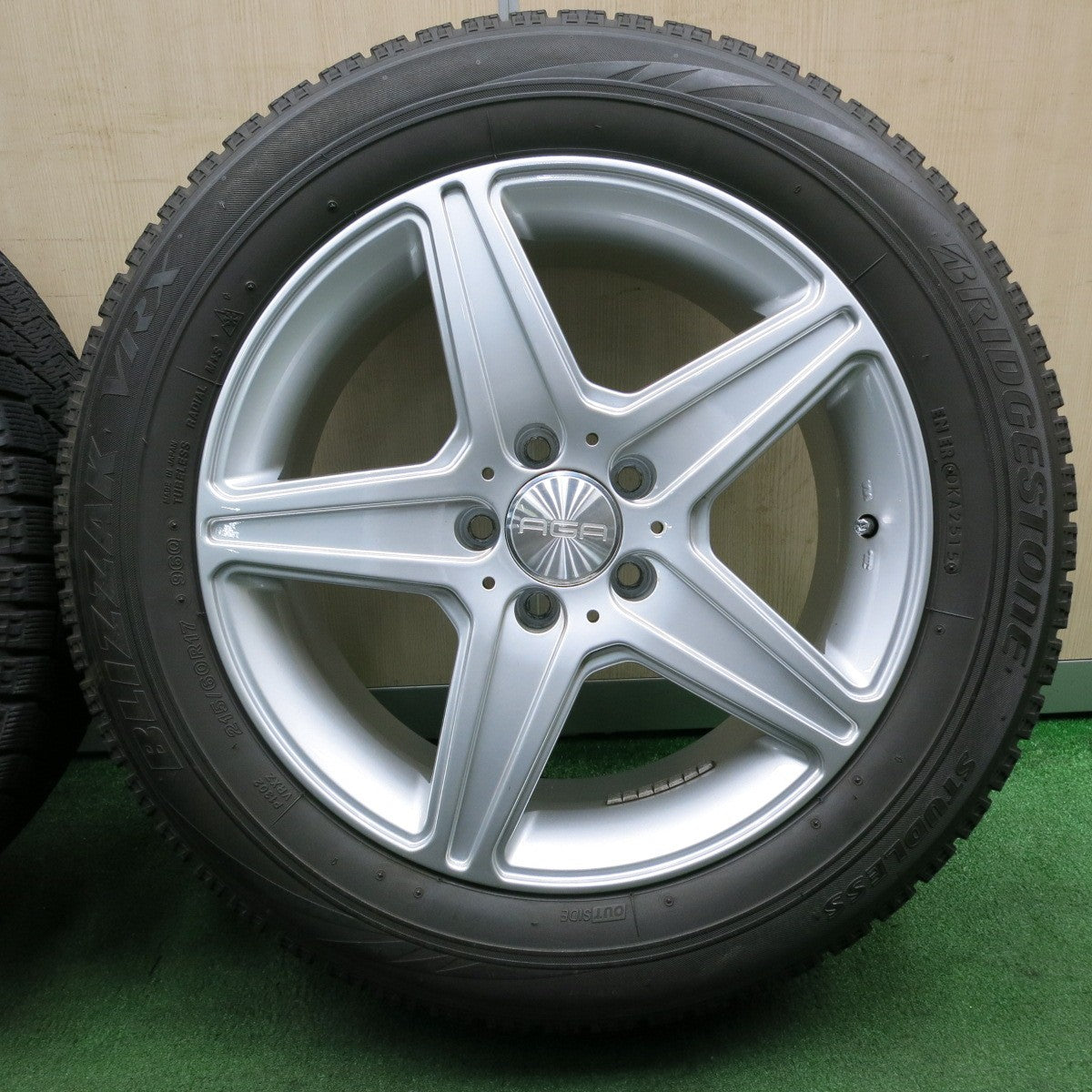 *送料無料* キレイ★ベンツ 等 AGA Burg 215/60R17 スタッドレス ブリヂストン ブリザック VRX 17インチ PCD112/5H★4032905NJス