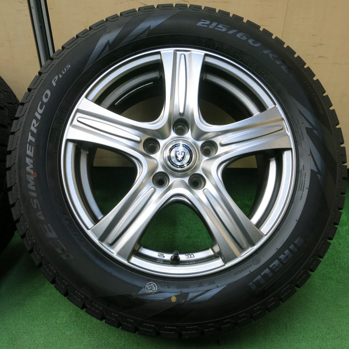 *送料無料* バリ溝！21年！キレイ！ほぼ10分★スタッドレス 215/60R16 ピレリ アイスアシンメトリコ プラス VELVA ヴェルヴァ 16インチ PCD114.3/5H★4042914イス