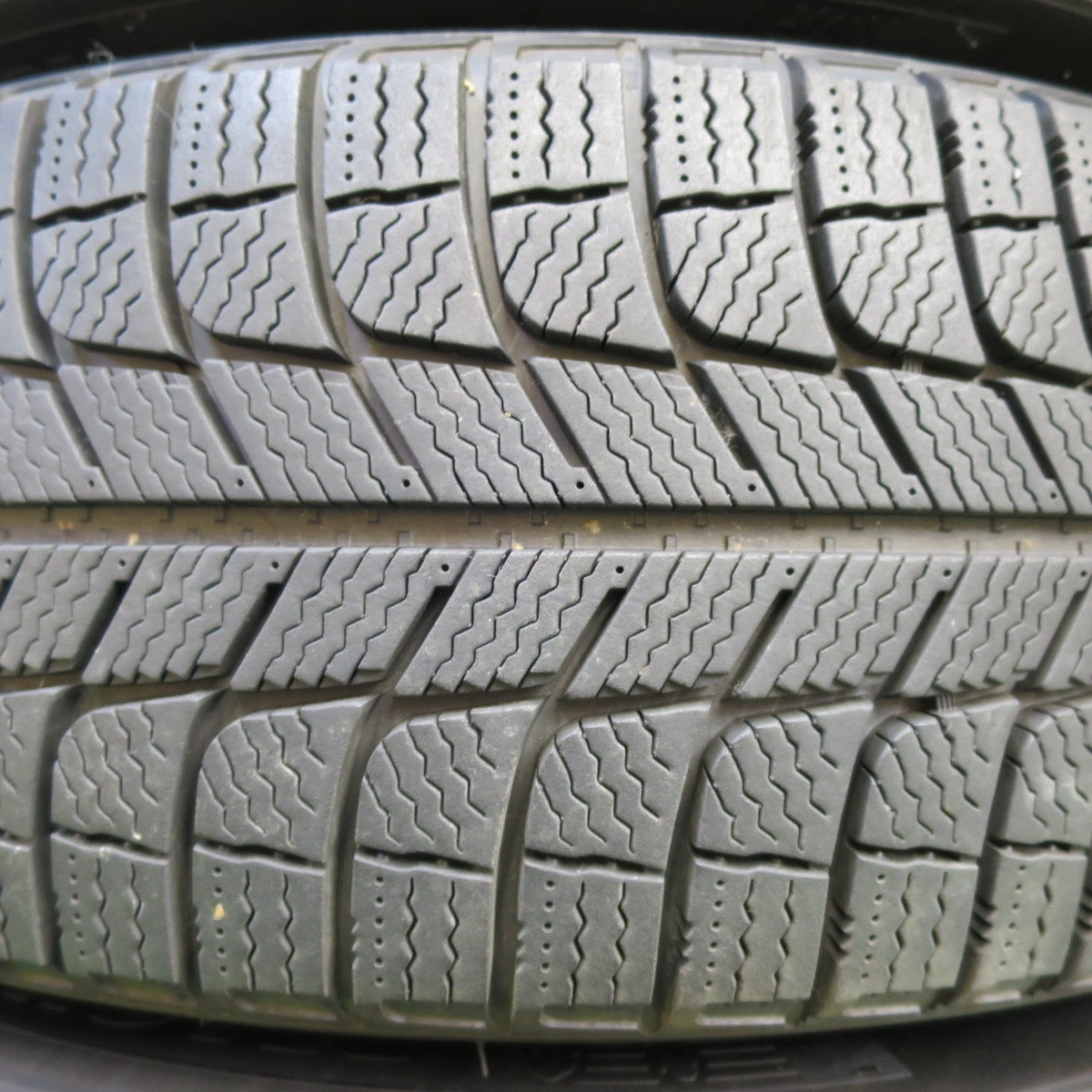 *送料無料* バリ溝！9.5分★スタッドレス 215/60R17 ミシュラン X-ICE3+ ECO FORME エコフォルム 17インチ PCD114.3/5H★4060410イス