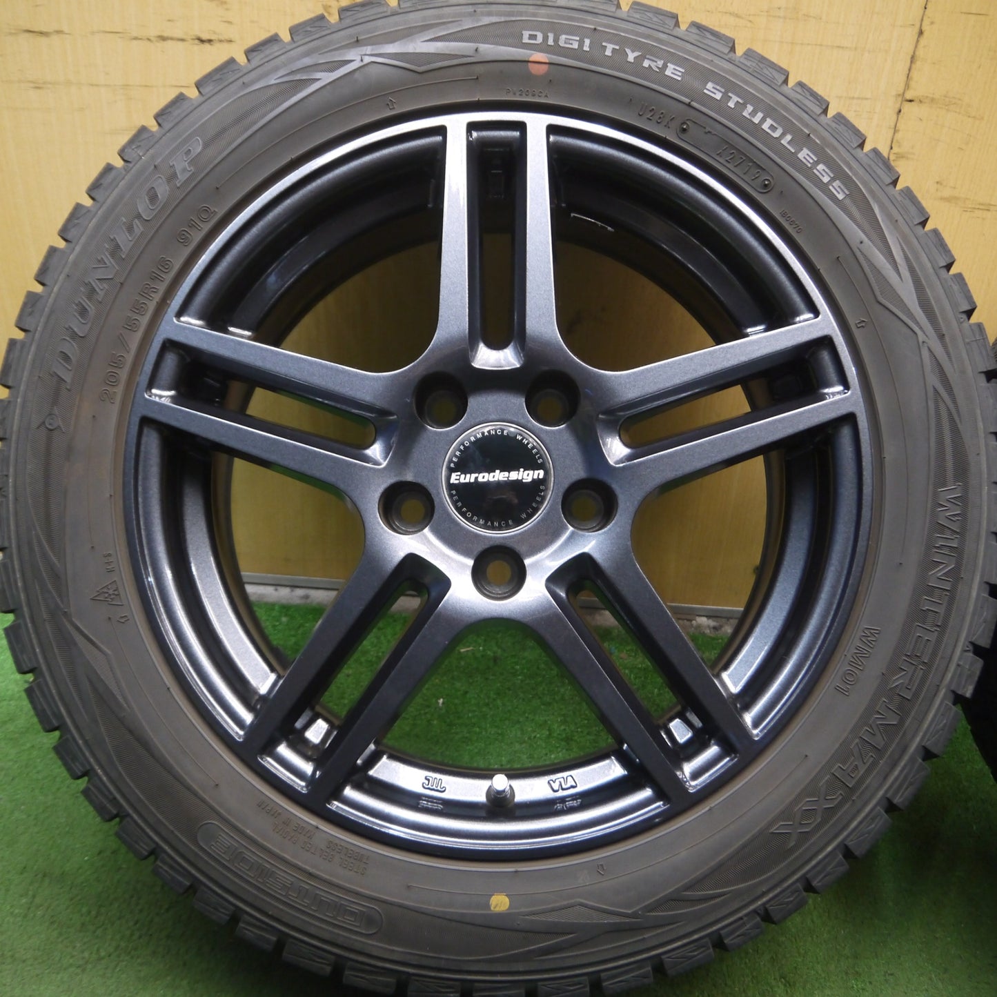 *送料無料* バリ溝！キレイ！8.5分★ベンツ等 Eurodesign 205/55R16 スタッドレス ダンロップ ウインターマックス WM01 ユーロデザイン PCD112/5H★4052408Hス