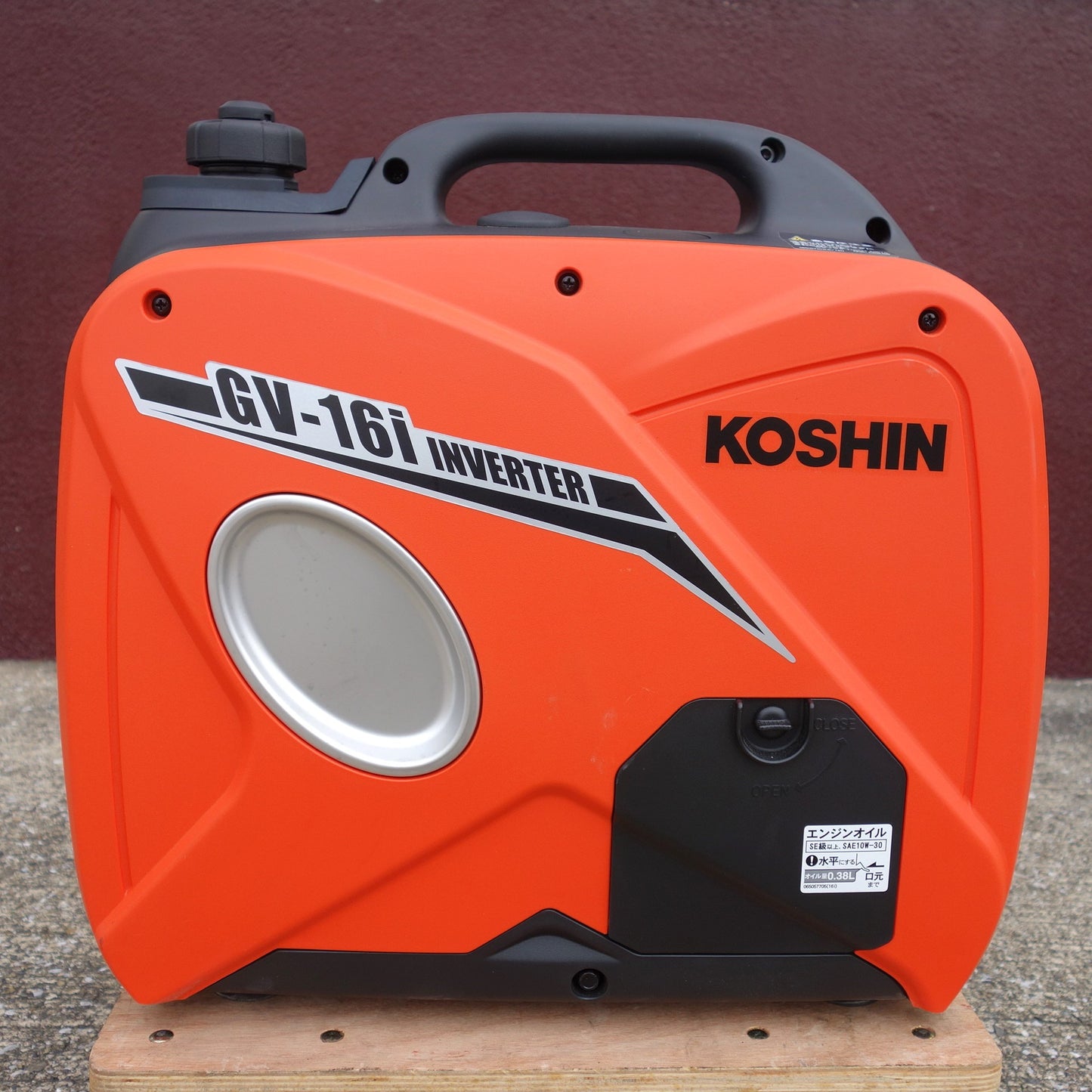 [送料無料] 美品◆KOSHIN 工進 インバーター発電機 GV-16i-AAA-5 定格出力1.6kVA 屋外用 超低騒音◆