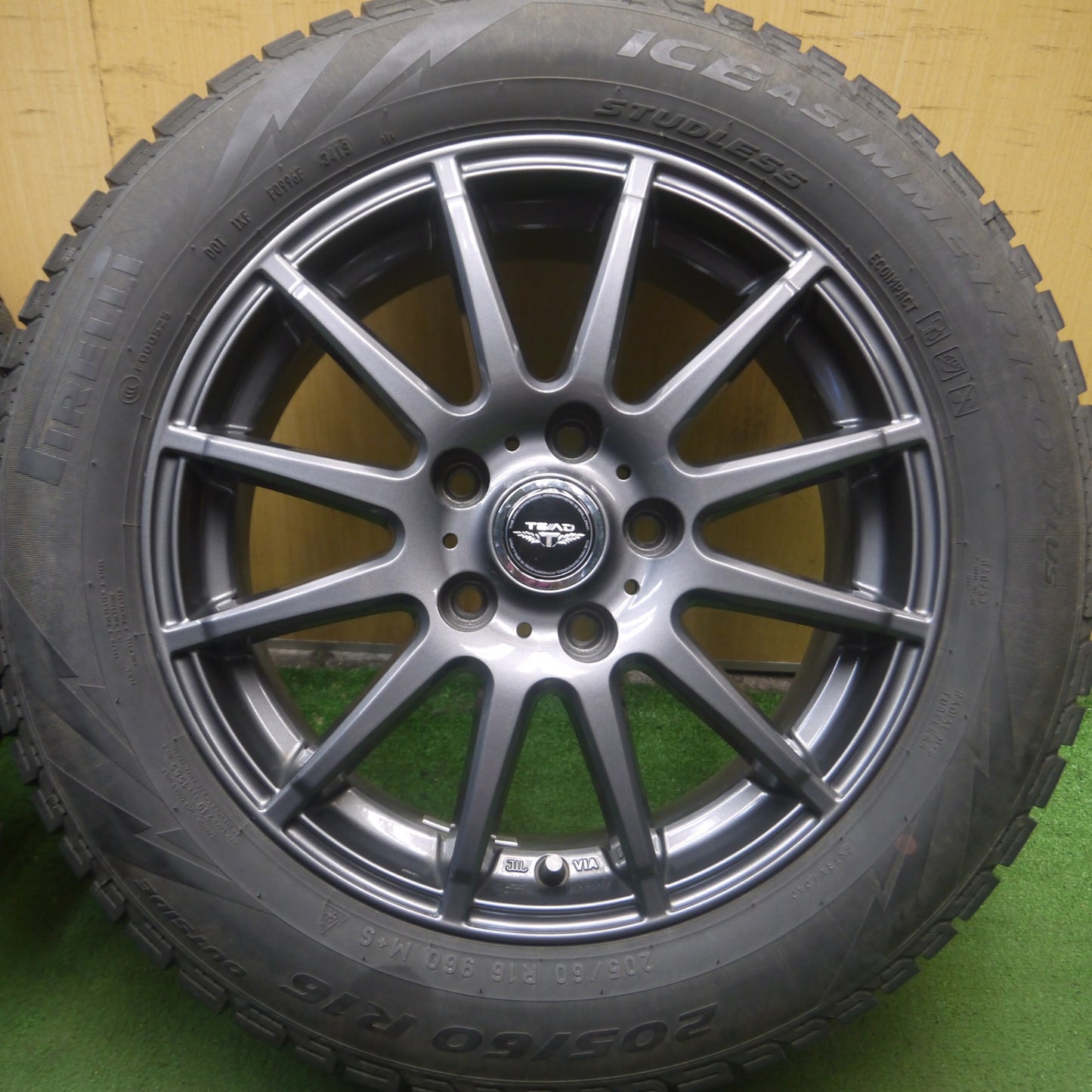 *送料無料* キレイ★スタッドレス 205/60R16 ピレリ アイスアシンメトリコ プラス TEAD テッド 16インチ PCD114.3/5H★4071905Hス