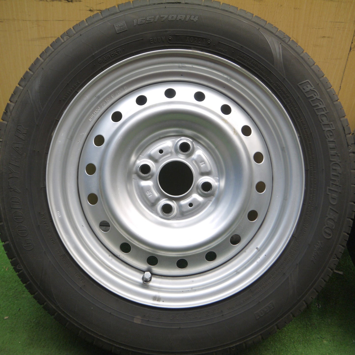 *送料無料* バリ溝！21年！綺麗！8.5分★165/70R14 グッドイヤー EfficientGrip ECO hybrid スチール ホイール 14インチ PCD100/4H★4071604Hノ