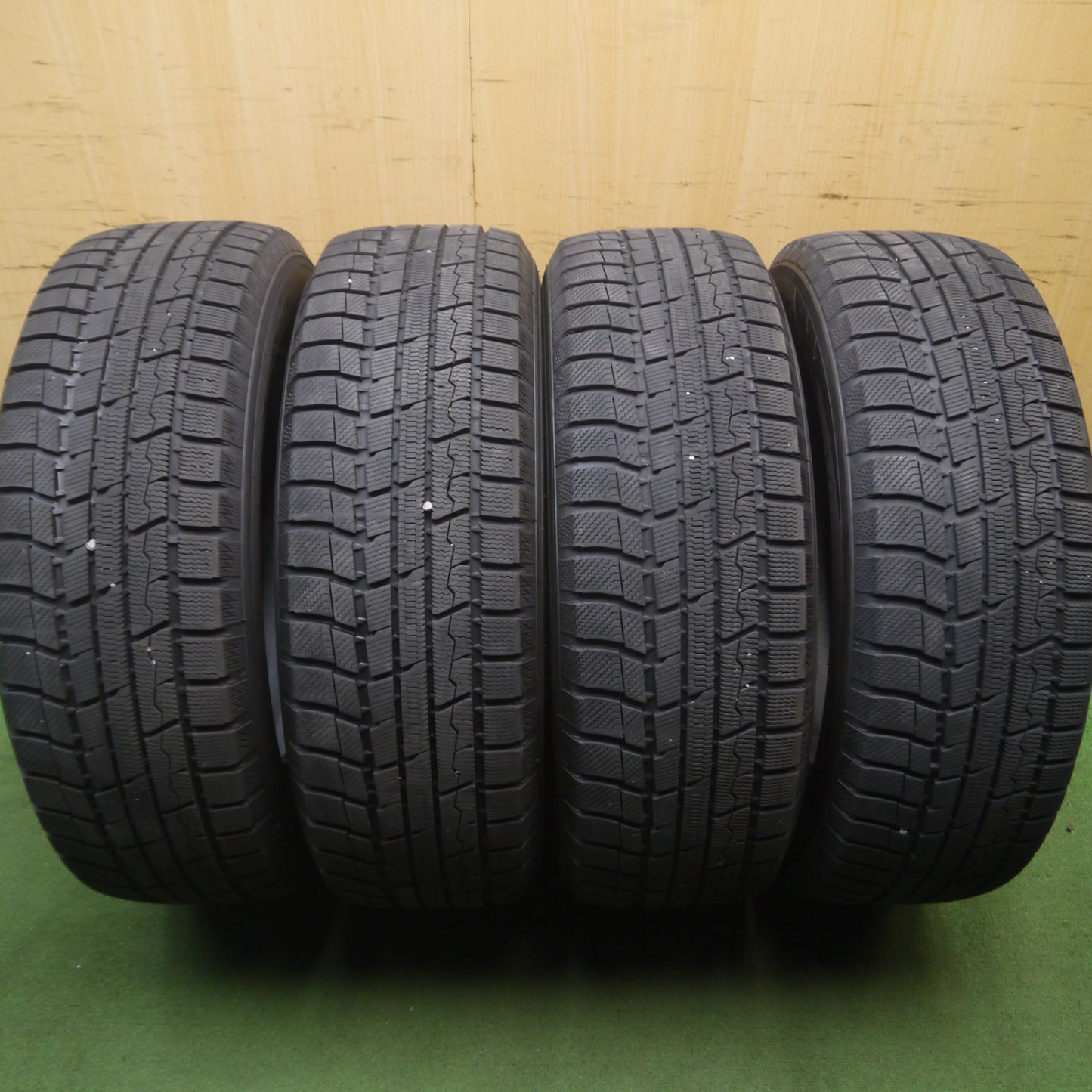 *送料無料* バリ溝！20年！9.5分★スタッドレス 225/65R17 トーヨー ウインター トランパス TX タイヤ 17インチ ハリアー RAV4 等★4042304Hスタ