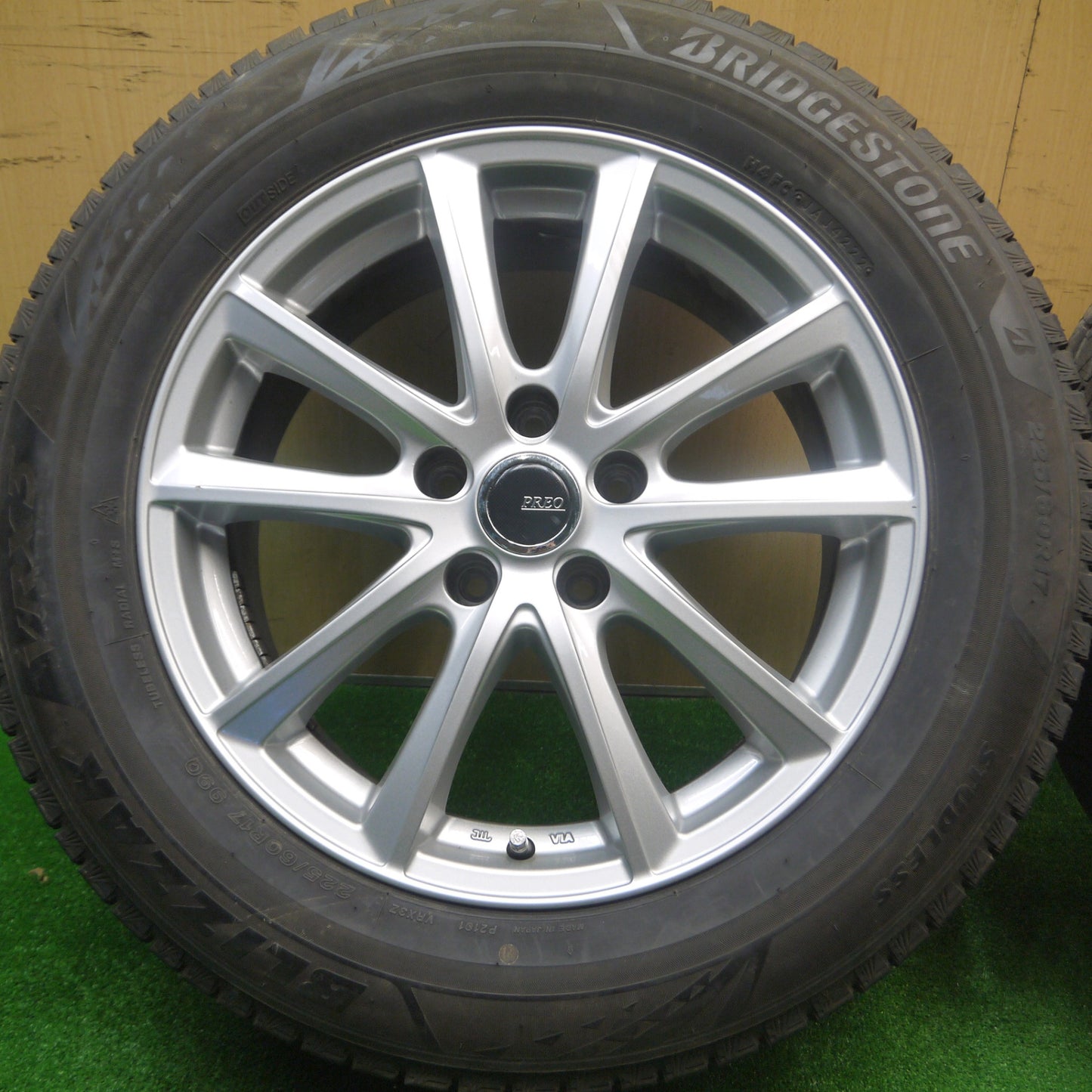 *送料無料* バリ溝！22年！キレイ！8.5分★スタッドレス 225/60R17 ブリヂストン ブリザック VRX3 PREO プレオ 17インチ PCD114.3/5H★4090202Hス