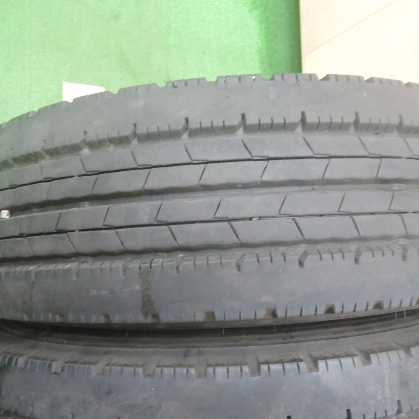 *送料無料* バリ溝！23年！9分★トラック タイヤ 205/75R16 113/111N ダンロップ エナセーブ SPLT50M 16インチ★4042411KMノタ