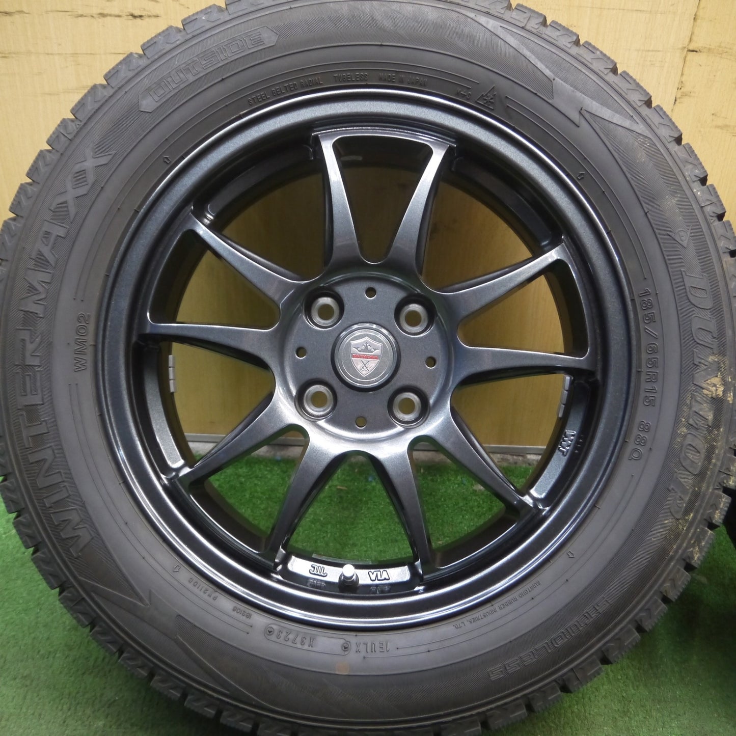 *送料無料* バリ溝！23年！キレイ！ほぼ10分★スタッドレス 185/65R15 ダンロップ ウインターマックス WM02 ESTROSA エステローザ PCD100/4H★4032213Hス