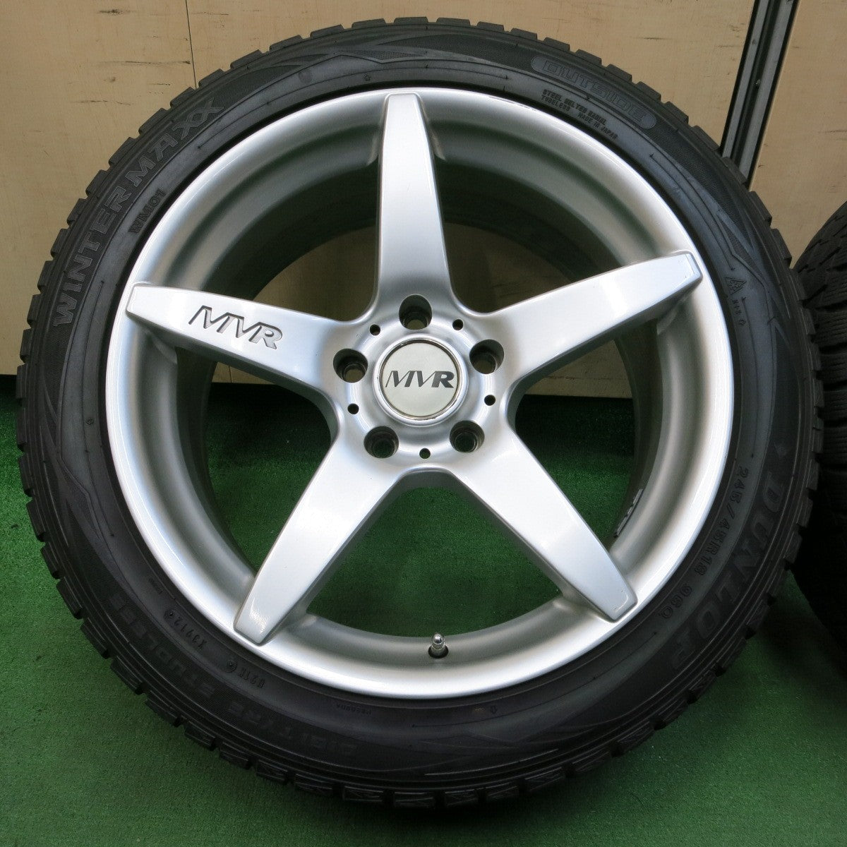 *送料無料* バリ溝！キレイ！8.5分★BMW 等 MVR 245/45R18 スタッドレス ダンロップ ウインターマックス WM01 18インチ  PCD120/5H★4051707イス