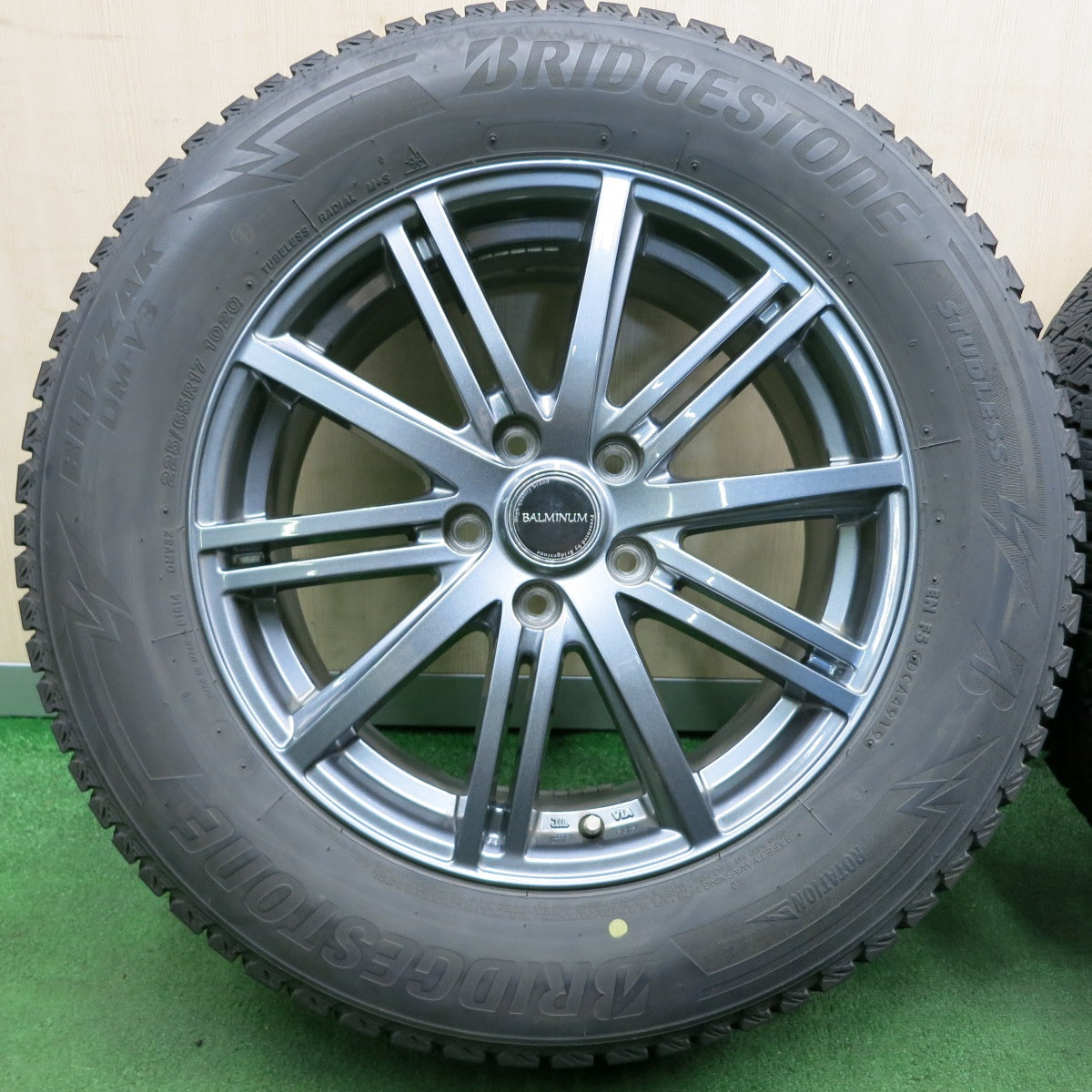 *送料無料* バリ溝！キレイ！9.5分★スタッドレス 225/65R17 ブリヂストン ブリザック DM-V2 BALMINUM バルミナ 17インチ PCD114.3/5H★4033003NJス