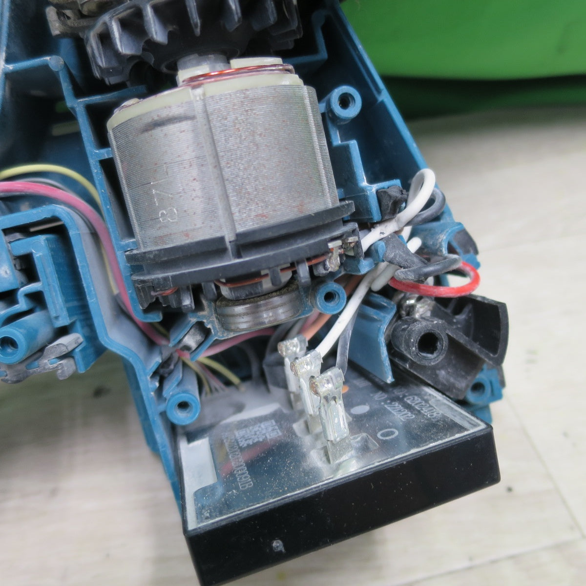 [送料無料] ☆マキタ 24mm 充電式 ハンマ ドリル 18V HR244D 本体のみ ハンマードリル 電動 工具 部品取り ジャンク☆
