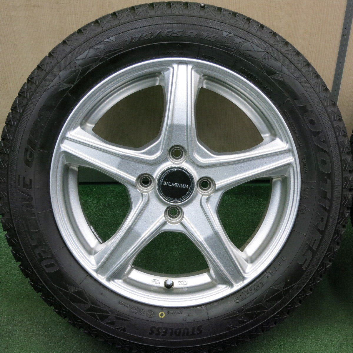 *送料無料* バリ溝！23年！キレイ！ほぼ10分★スタッドレス 175/65R15 トーヨー オブザーブ GIZ2 BALMINUM バルミナ 15インチ PCD100/4H★4040910TNス