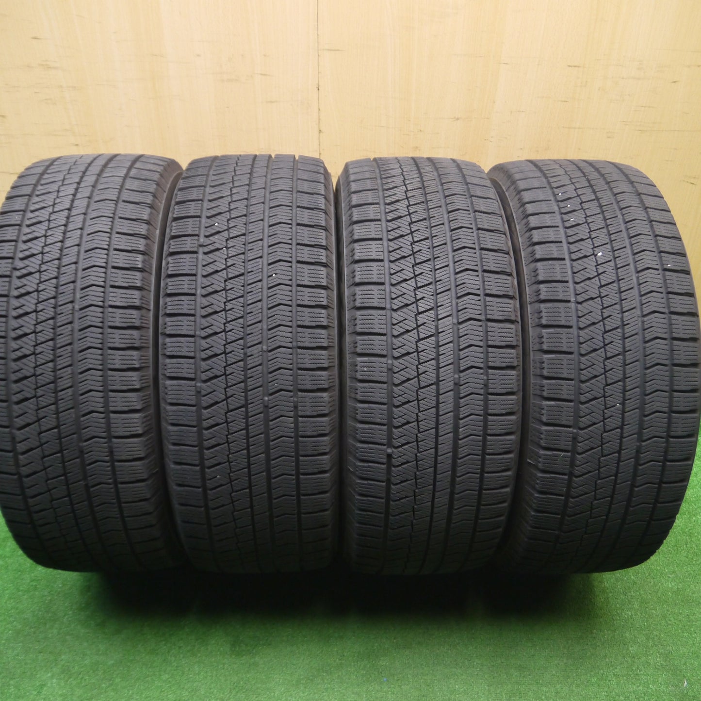 [送料無料] バリ溝!キレイ!9.5分★BMW 等  AGA TAS welt 225/55R17 スタッドレス ブリヂストン ブリザック VRX2 17インチ PCD112/5H★4101807Hス