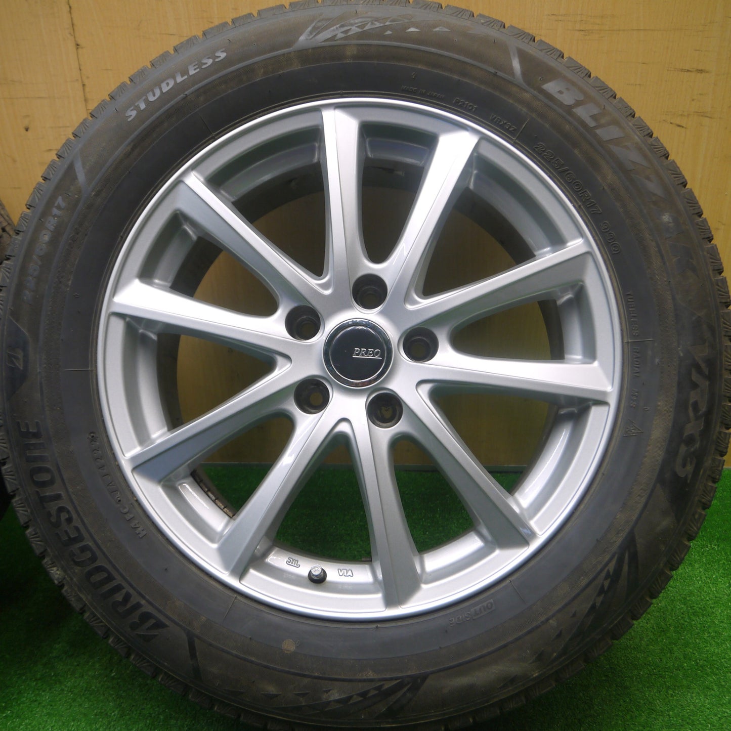 *送料無料* バリ溝！22年！キレイ！8.5分★スタッドレス 225/60R17 ブリヂストン ブリザック VRX3 PREO プレオ 17インチ PCD114.3/5H★4090202Hス