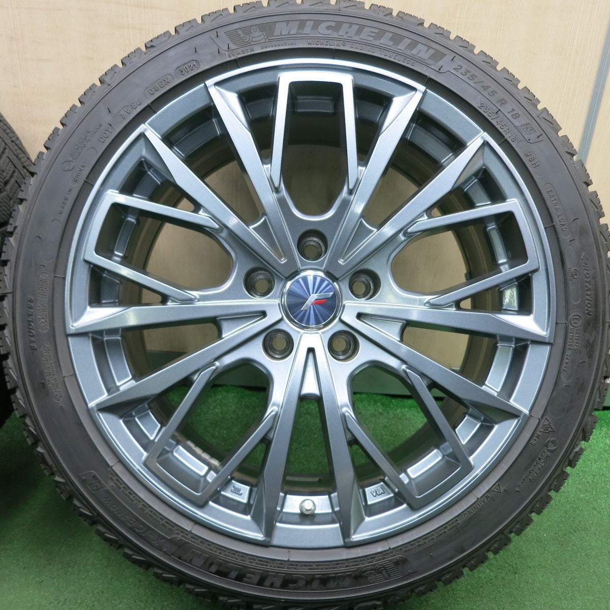 *送料無料* バリ溝！21年！9.5分★Lehrmeister L-F FIRST 235/45R18 スタッドレス ミシュラン X-ICE SNOW レアマイスター PCD114.3/5H★4053105HAス