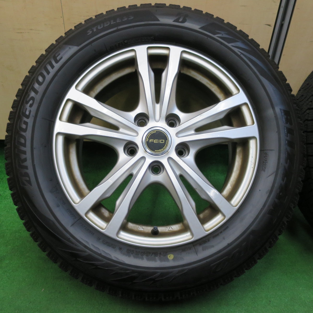 *送料無料* バリ溝！21年！9.5分★スタッドレス 215/60R16 ブリヂストン ブリザック VRX2 FEID 16インチ PCD114.3/5H★4062706イス