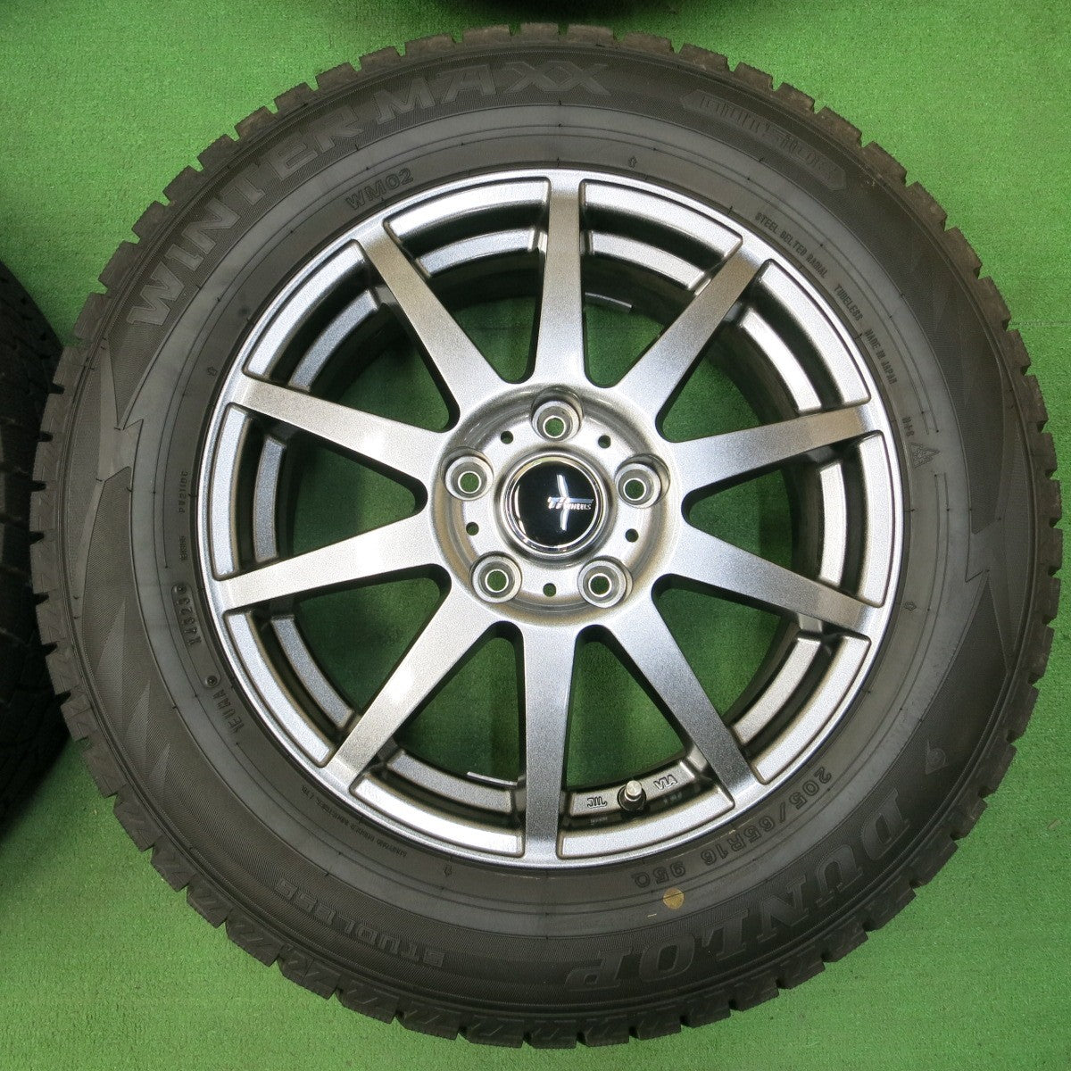 *送料無料* 超バリ溝！23年！キレイ！ほぼ10分★スタッドレス 205/65R16 ダンロップ ウインターマックス WM02 Ti WHEELS 16インチ PCD114.3/5H★4042910イス