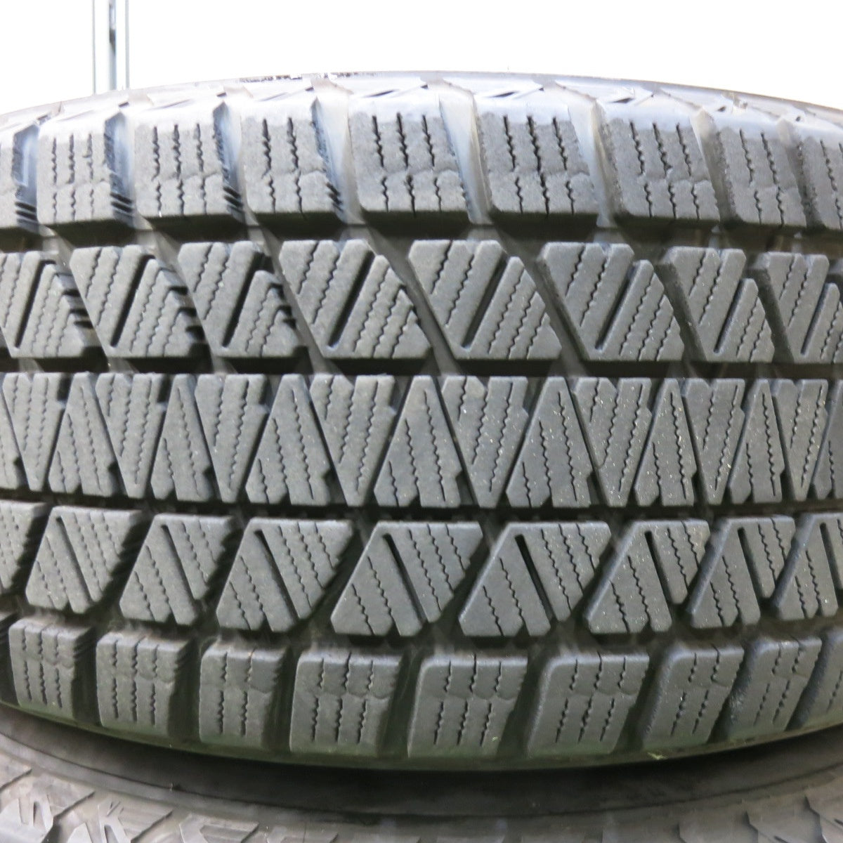 [送料無料] バリ溝！キレイ！9分★スタッドレス 225/60R17 ブリヂストン ブリザック DM-V3 TOPRUN トップラン 17インチ PCD114.3/5H★4122701SYス