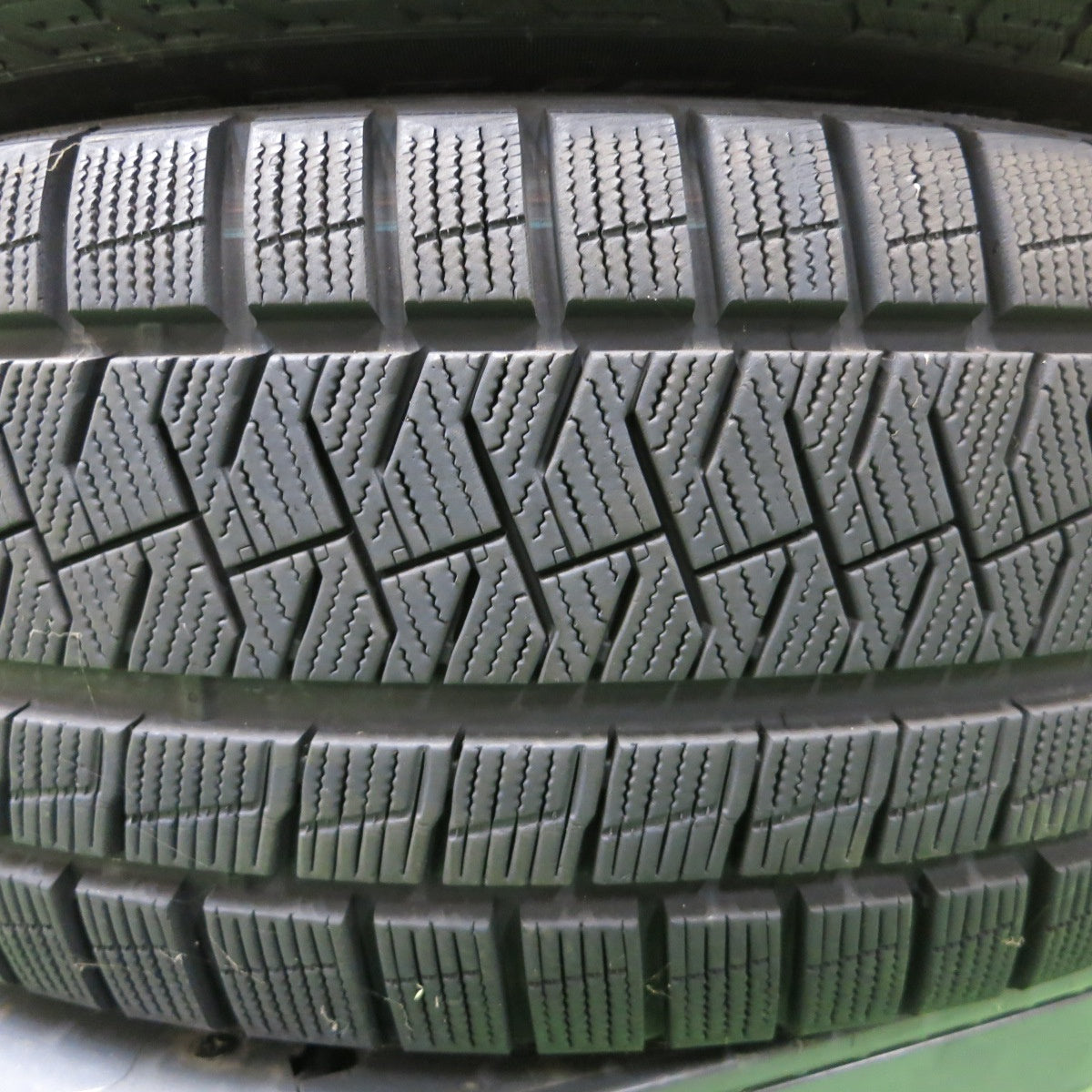 *送料無料* バリ溝！20年！綺麗！9.5分★スタッドレス 235/55R18 ピレリ アイスアシンメトリコ VELVA SPORTZ ヴェルヴァ 18インチ PCD114.3/5H★4071002ナス