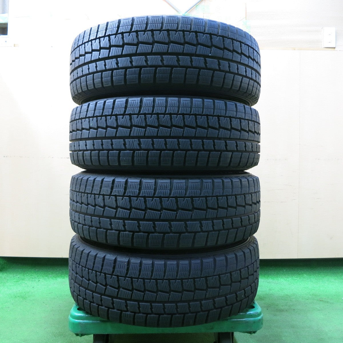 *送料無料* バリ溝！9.5分★トヨタ プリウスα 純正 205/60R16 スタッドレス ダンロップ ウインターマックス WM01 16インチ  PCD114.3/5H★4051106イス