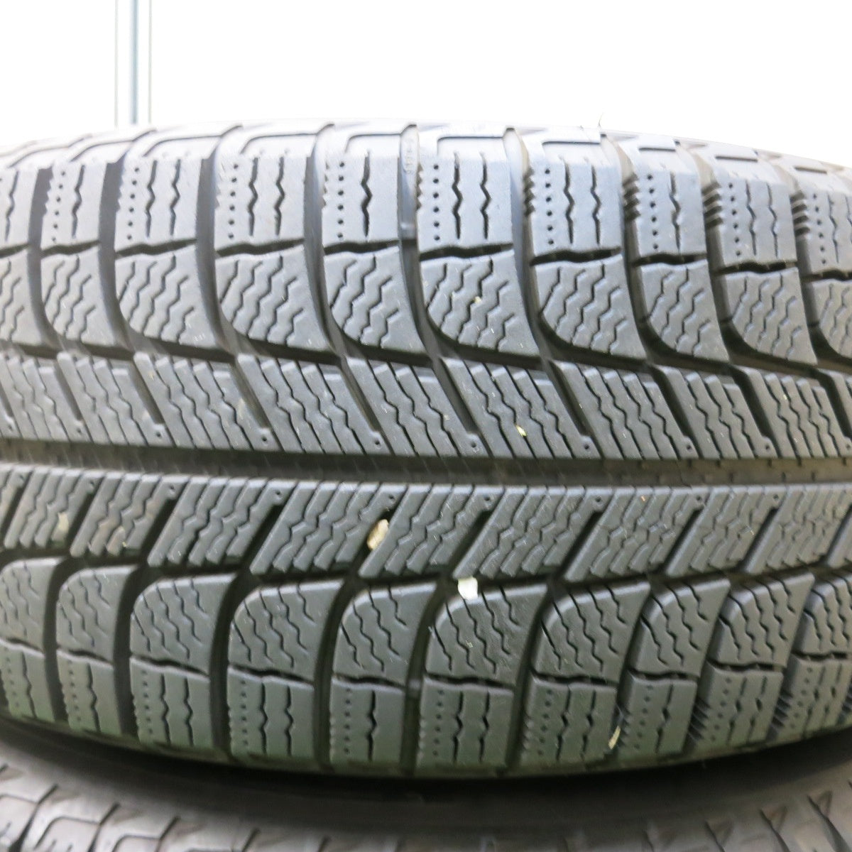 [送料無料] バリ溝！キレイ！9分★アウディ Q2 純正 215/60R16 スタッドレス ミシュラン X-ICE3+ 16インチ PCD112/5H★4102512SYス