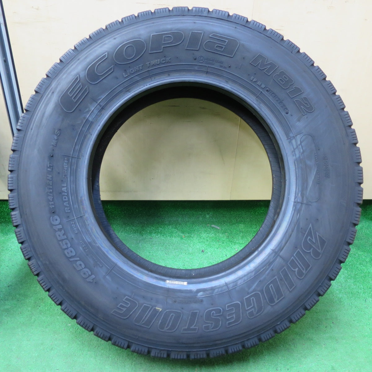 *送料無料* バリ溝！20年！8.5分★トラック タイヤ 195/85R16 114/112N ブリヂストン エコピア M812 ミックス オールシーズン 16インチ★4071509イノタ