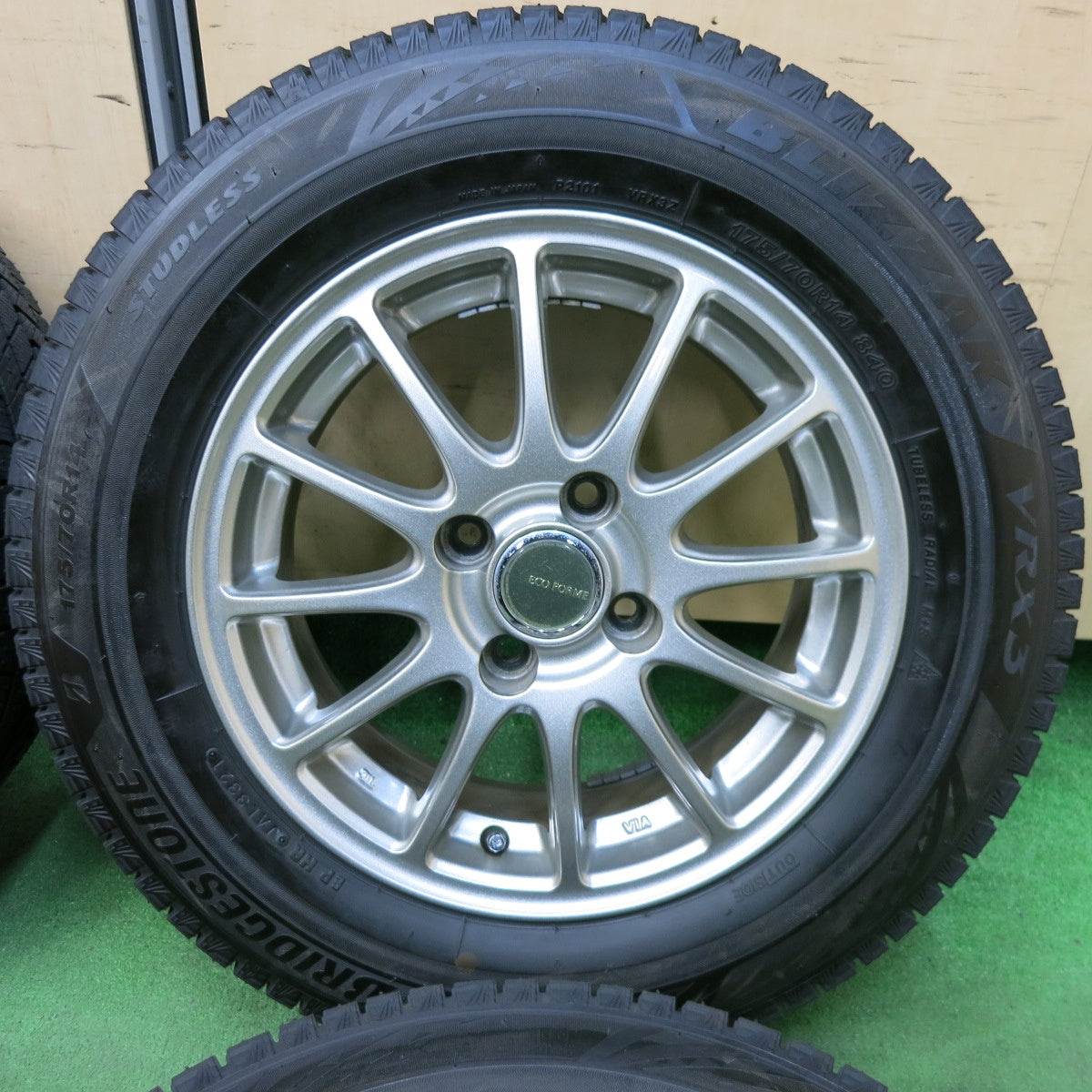 [送料無料] バリ溝！21年！キレイ！ほぼ10分★スタッドレス 175/70R14 ブリヂストン ブリザック VRX3 ECO FORME エコフォルム 14インチ PCD100/4H★4121809SYス