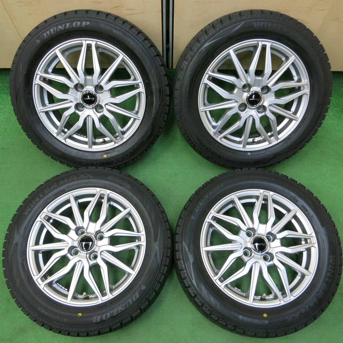 *送料無料* バリ溝！21年！キレイ！9.5分以上★スタッドレス 185/60R15 ダンロップ ウインターマックス WM02 AZANE JL 15インチ PCD100/4H★4052711イス