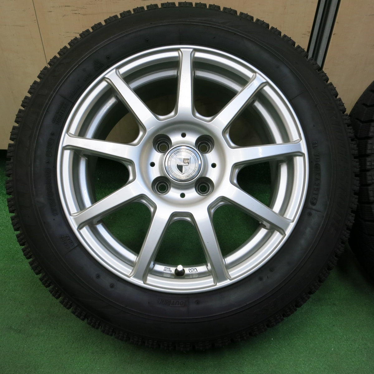 *送料無料* バリ溝！ほぼ10分★スタッドレス 175/65R15 ブリヂストン ブリザック VRX GMach 15インチ PCD100/4H★4051709イス