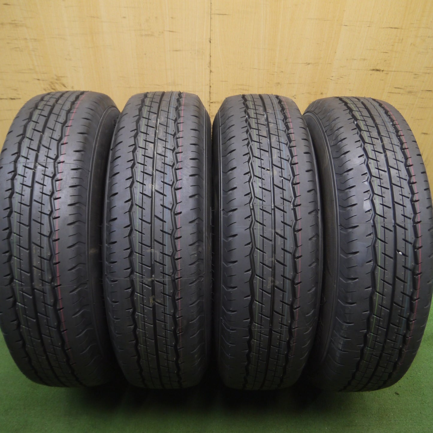 *送料無料* 新車外し！22年★トヨタ 200系 ハイエース 純正 スチール 195/80R15 107/105N ダンロップ SP175N 15インチ PCD139.7/6H★4050704Hノ