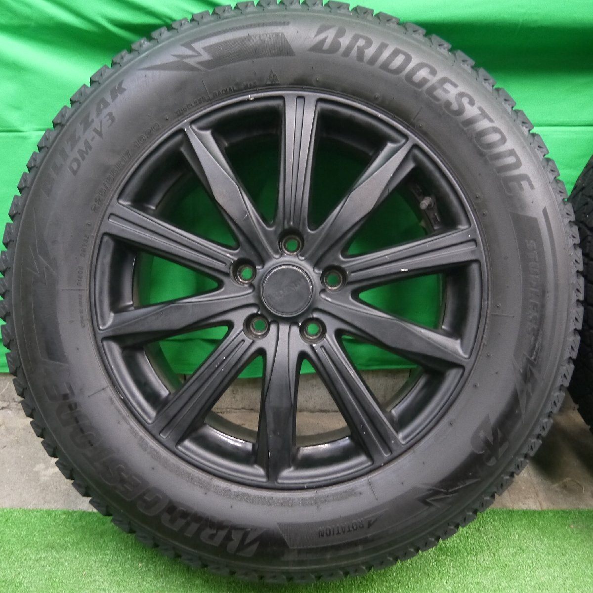 *送料無料* バリ溝！8.5分★スタッドレス 225/65R17 ブリヂストン ブリザック DM-V3 BALMINUM バルミナ 17インチ PCD114.3/5H★3062305Iス