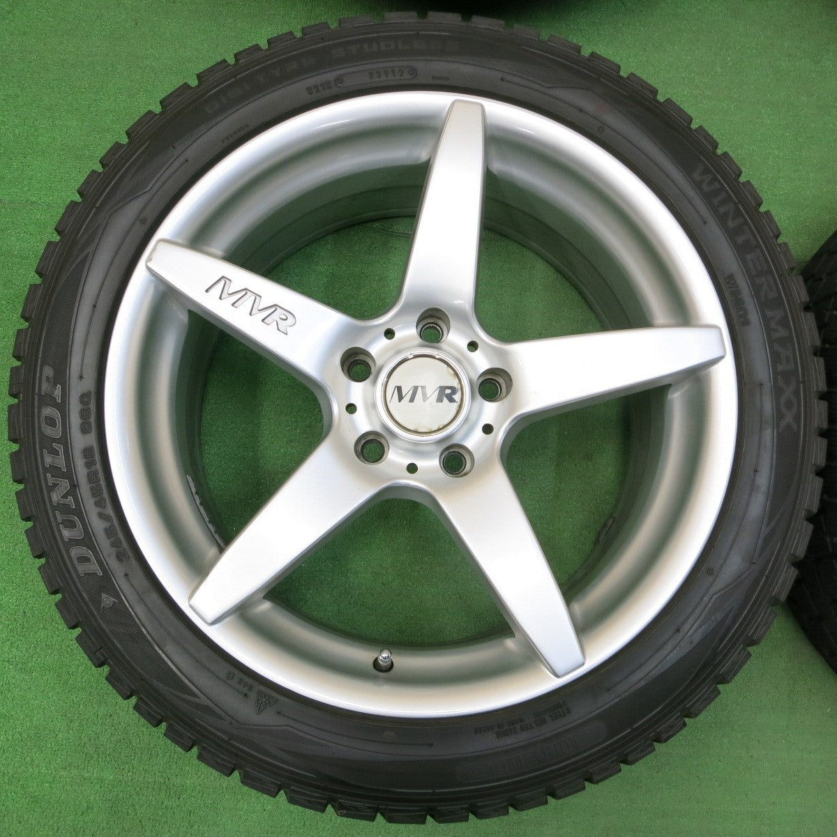 *送料無料* バリ溝！キレイ！8.5分★BMW 等 MVR 245/45R18 スタッドレス ダンロップ ウインターマックス WM01 18インチ PCD120/5H★4051707イス