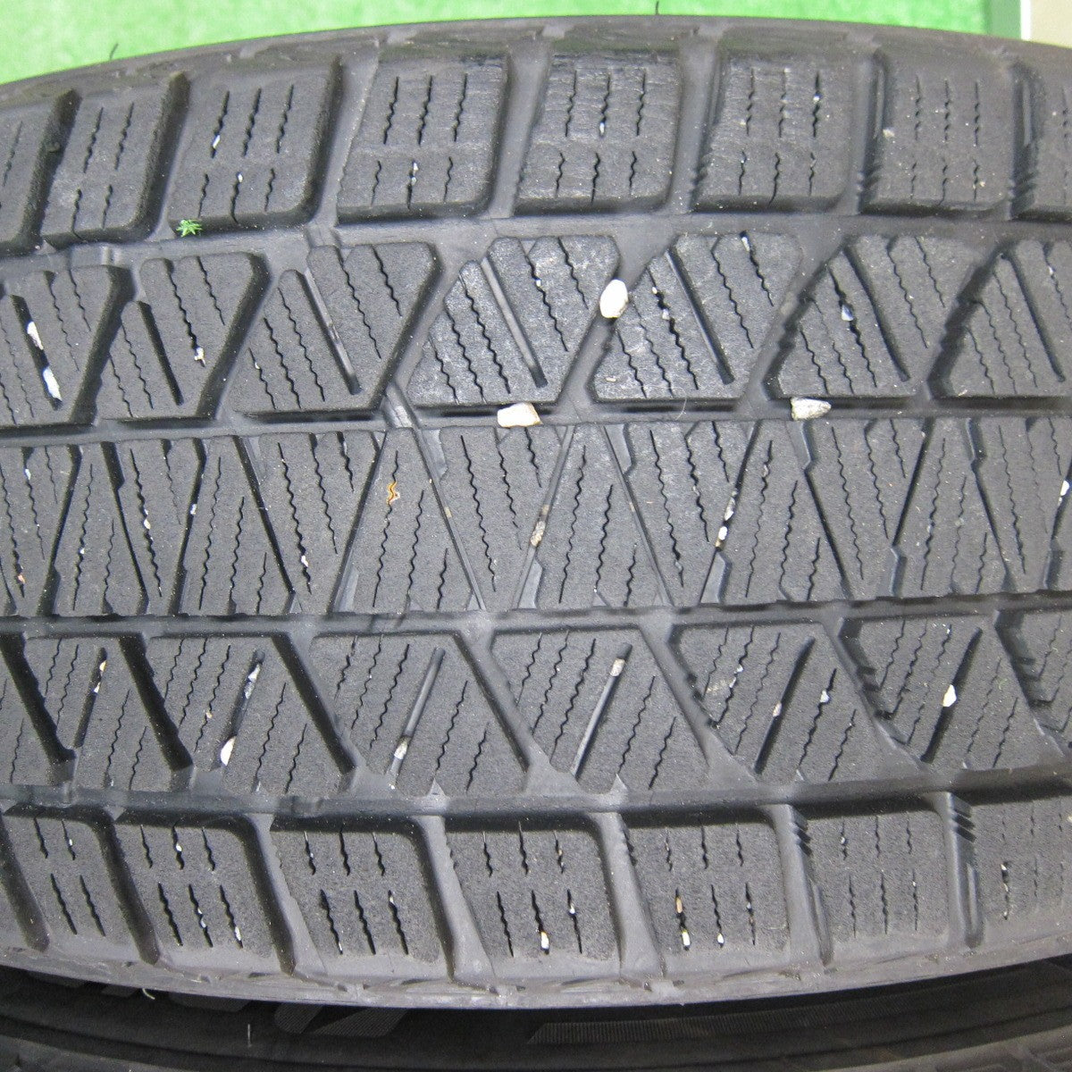 ブリヂストン BLIZZAK DM-V3 225/60R18 100Q 価格比較 - 価格.com