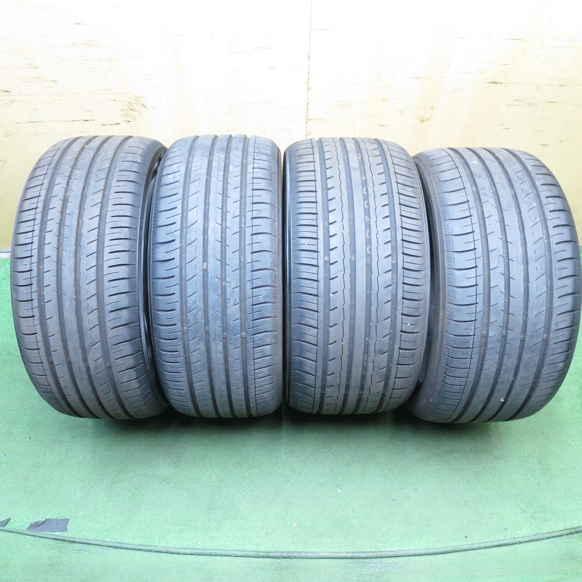 *送料無料* バリ溝！23年！9.5分以上★245/40R18 265/35R18 ヨコハマ BluEarth-GT AE51 タイヤ 18インチ ベンツ BMW 等★4050605KKノタ