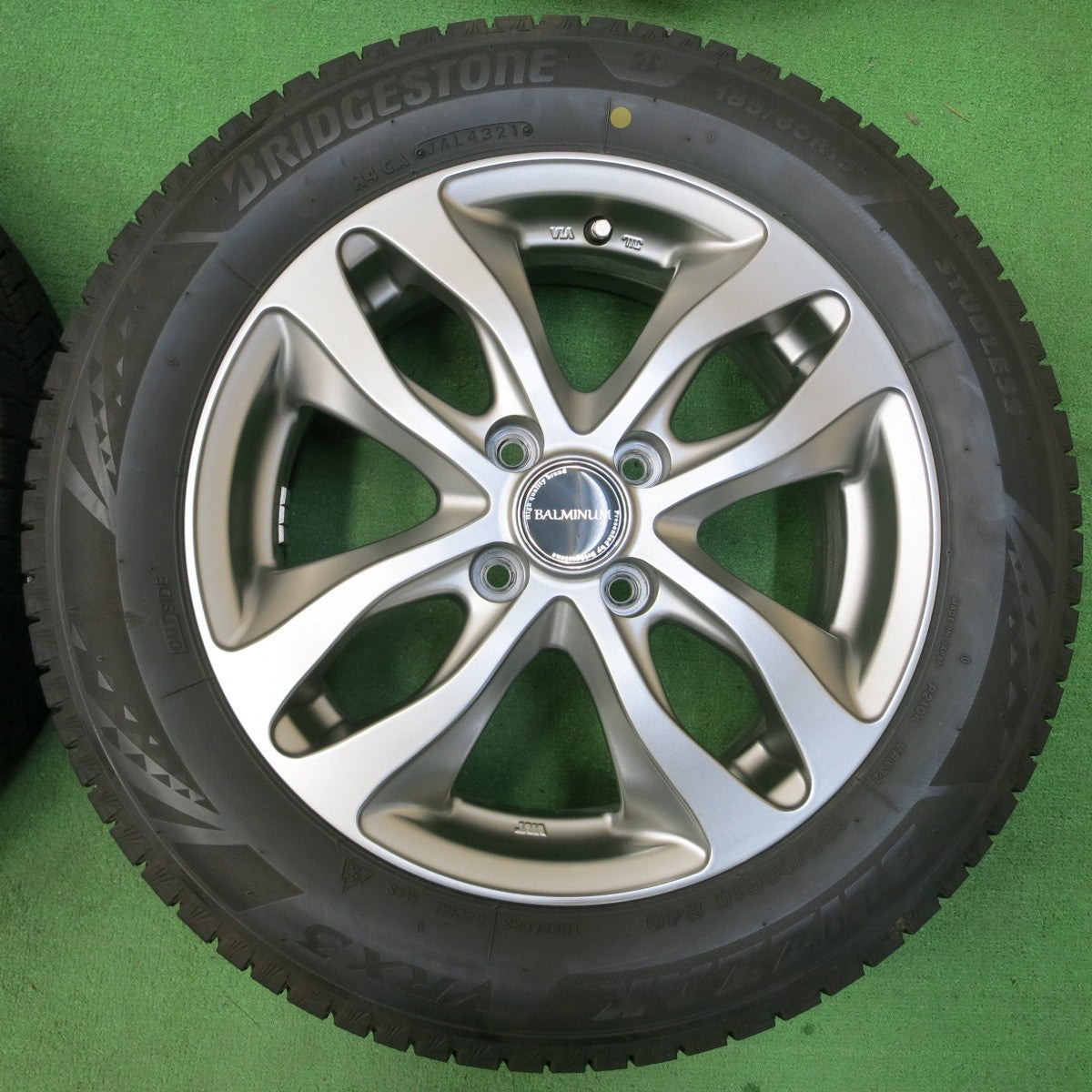 *送料無料* バリ溝！21年！キレイ！9分★スタッドレス 185/60R15 ブリヂストン ブリザック VRX3 BALMINUM バルミナ 15インチ PCD100/4H★4042909イス